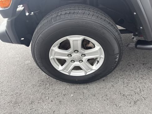 Used 2022 Jeep Wrangler Sport S image 11