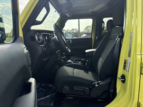 Used 2023 Jeep Wrangler Unlimited Sahara AWD/4WD image 16
