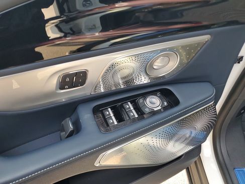 New 2025 Lincoln Nautilus Reserve image 18