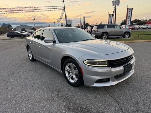 Used 2020 Dodge Charger SXT w/ Leather Interior Group image 3