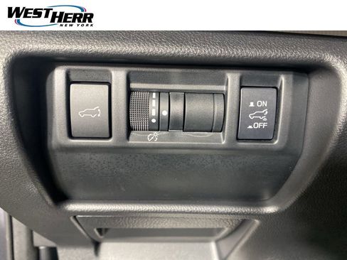 Used 2025 Subaru Forester Premium AWD/4WD image 11