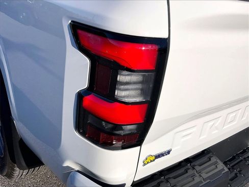Used 2025 Nissan Frontier SV image 28