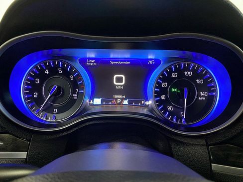 Used 2017 Chrysler 300 C image 18