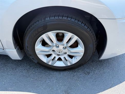 Used 2011 Nissan Altima 2.5 SL w/ 2.5SL Pkg FWD image 8
