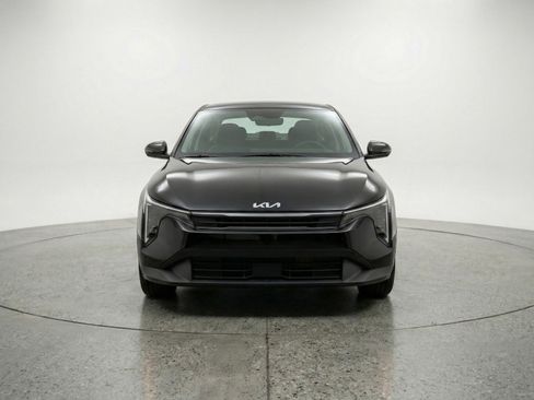 Used 2025 Kia K4 LXS image 2
