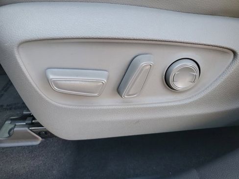 Used 2023 Toyota Highlander Platinum image 12