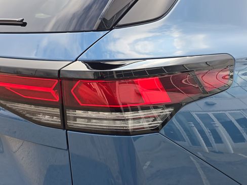 New 2026 Volkswagen Tiguan SE R-Line AWD/4WD image 11