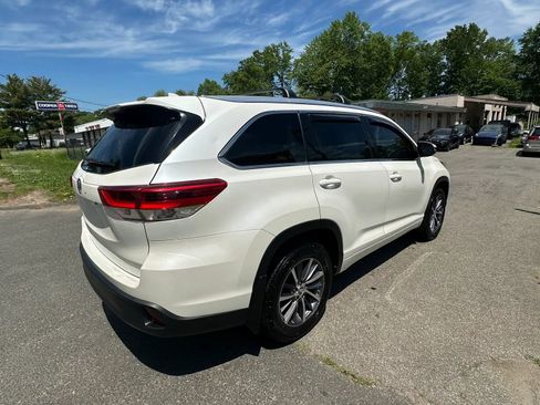Used 2018 Toyota Highlander XLE AWD/4WD image 5