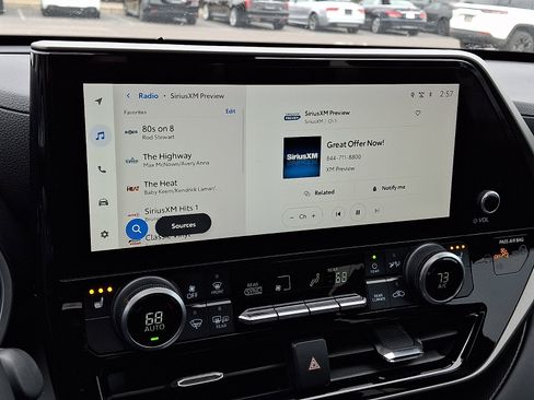 Used 2024 Toyota Highlander XLE image 17