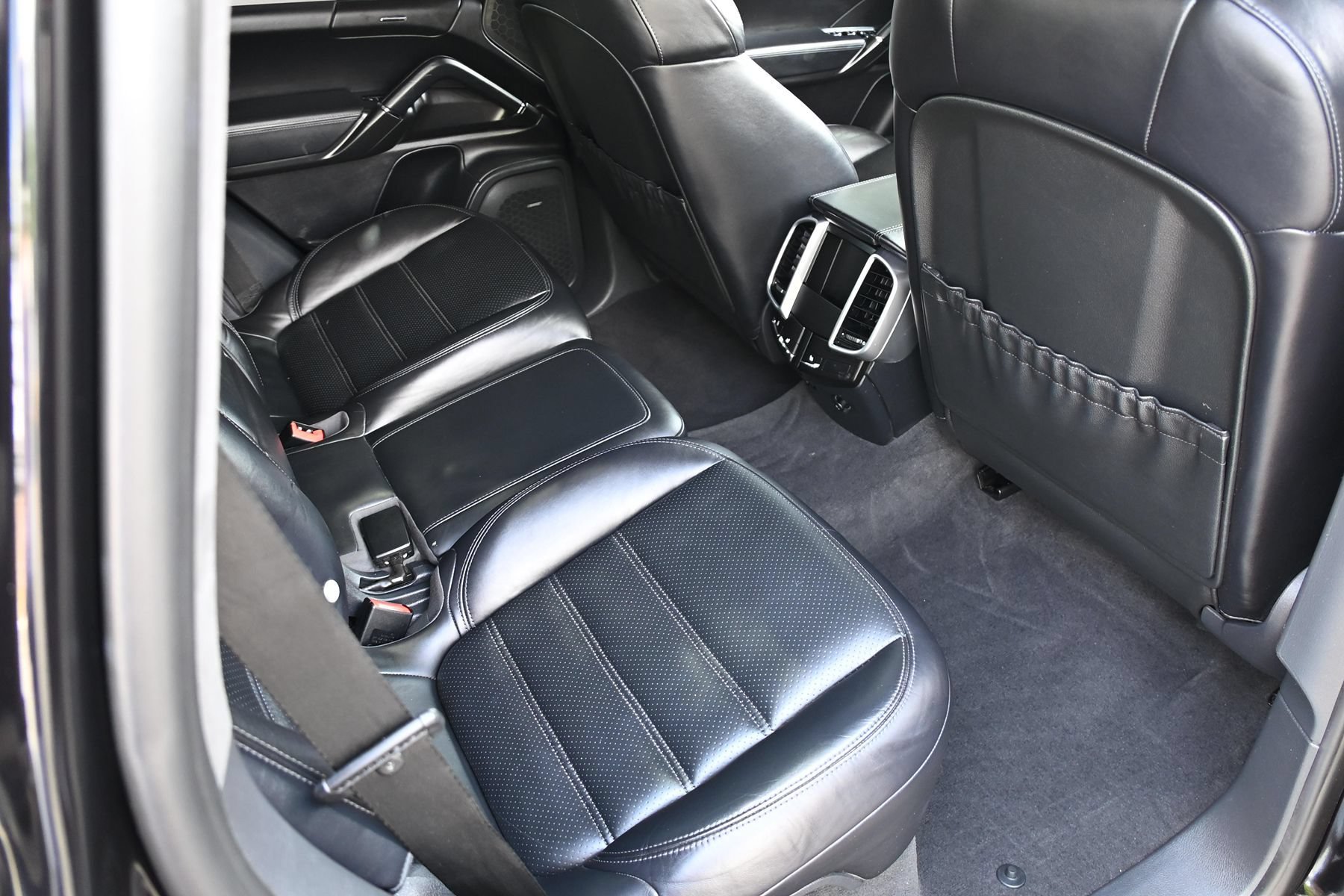 Used 2015 Porsche Cayenne Turbo AWD/4WD image 14