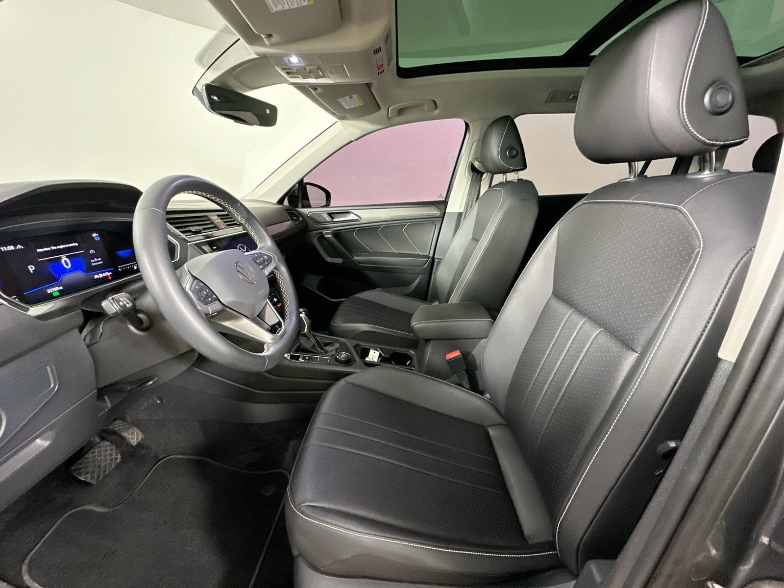 Used 2023 Volkswagen Tiguan SE w/ Panoramic Sunroof Package AWD/4WD image 33