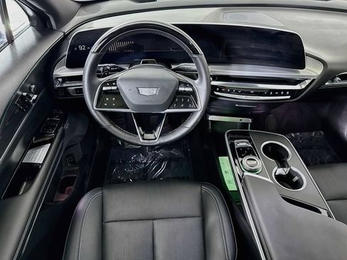 Used 2024 Cadillac Lyriq Luxury AWD/4WD image 3