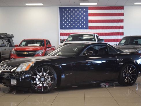 Used 2005 Cadillac XLR RWD image 3