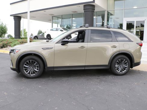 Certified 2025 MAZDA CX-70 3.3 Turbo w/ Preferred Package AWD/4WD image 2
