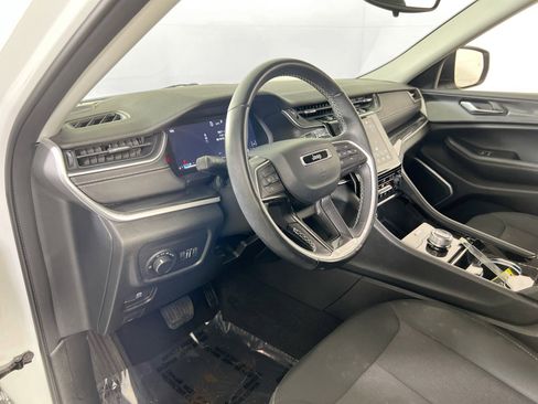 Used 2021 Jeep Grand Cherokee L Laredo w/ Luxury Tech Group I image 9