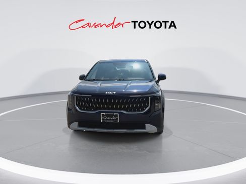Used 2026 Kia Carnival FWD image 3