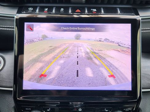 Used 2023 Jeep Grand Cherokee Limited AWD/4WD image 18