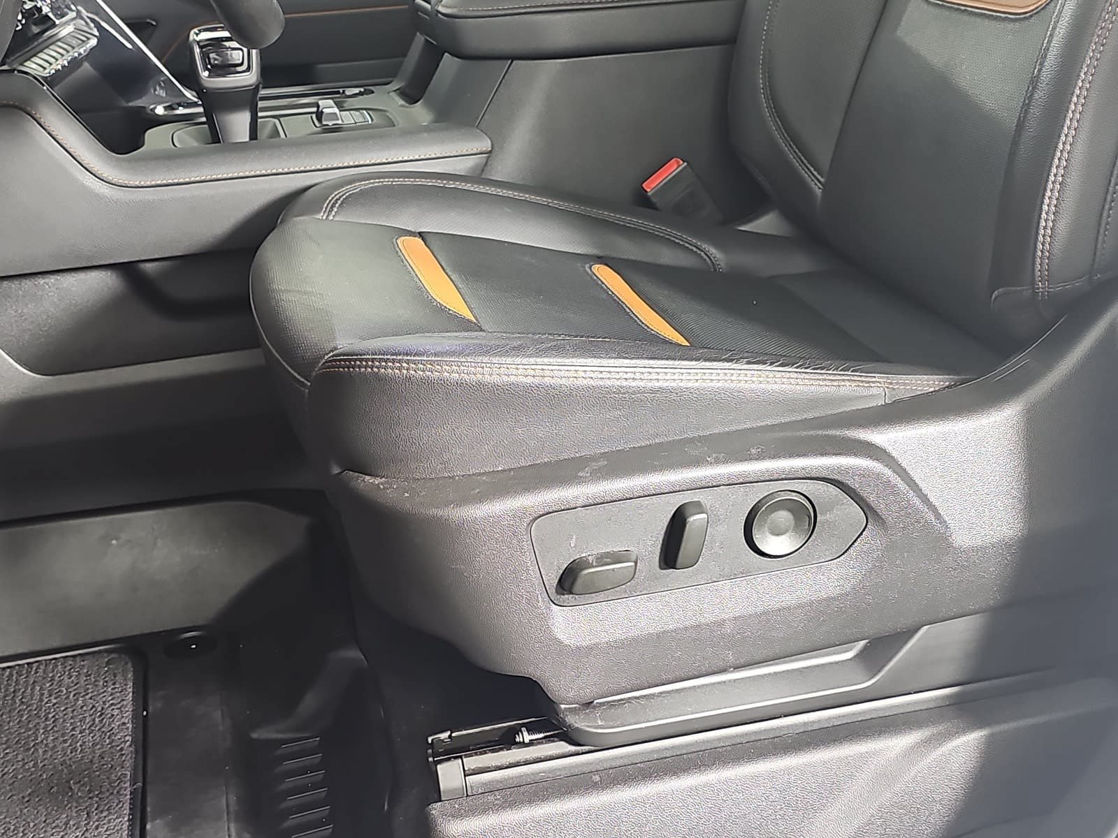 Used 2025 GMC Sierra 1500 AT4 w/ AT4 Premium Package AWD/4WD image 26