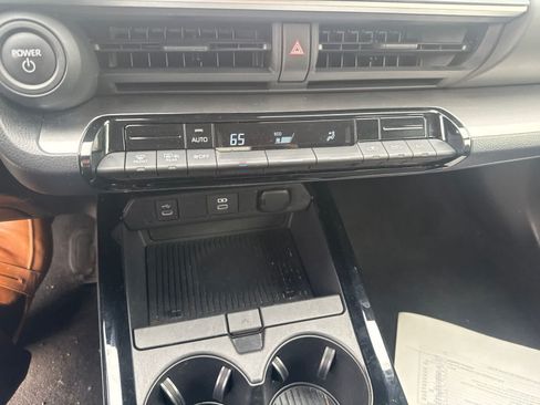 Used 2024 Toyota Prius LE FWD image 20