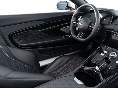 Used 2024 Aston Martin DB12 Convertible image 30