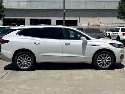 Used 2020 Buick Enclave Premium w/ Sun and Sites Package FWD image 9