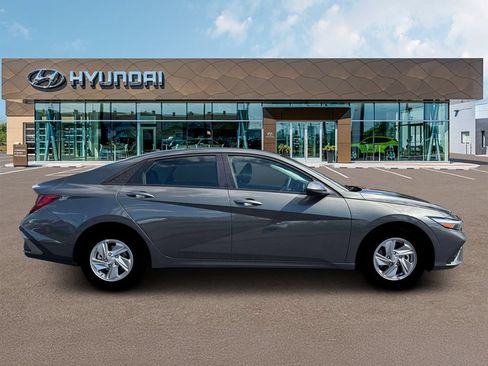 New 2026 Hyundai Elantra SE FWD image 9