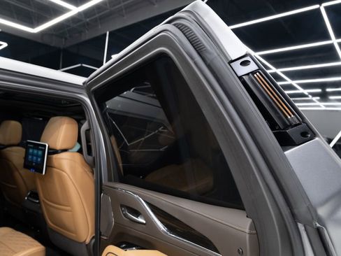 Used 2024 Cadillac Escalade Premium Luxury AWD/4WD image 45