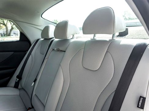 Used 2024 Hyundai Elantra Limited image 26