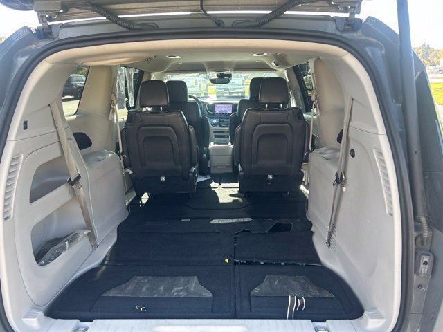 Used 2022 Chrysler Pacifica Touring-L FWD image 29