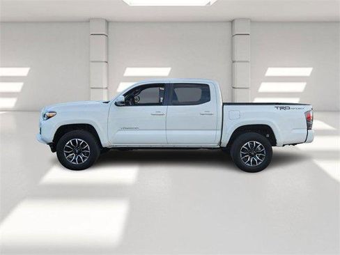 Used 2021 Toyota Tacoma TRD Sport image 2