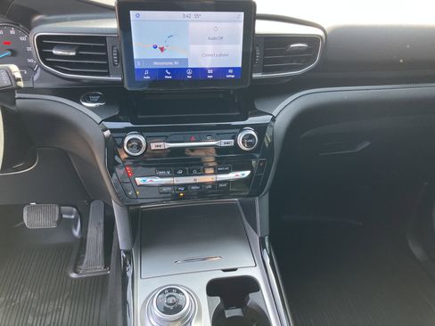 Used 2023 Ford Explorer ST-Line w/ Class IV Trailer Tow Package image 12