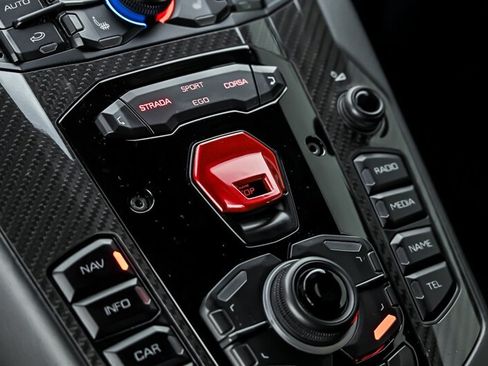 Used 2018 Lamborghini Aventador S AWD/4WD image 30