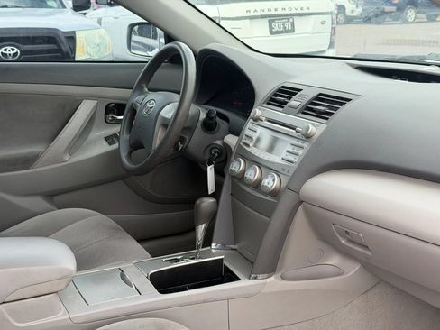 Used 2011 Toyota Camry LE FWD image 29