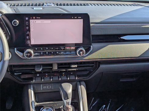 Used 2025 Chevrolet Colorado Z71 w/ Midnight Edition image 18