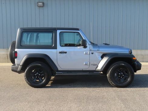 Used 2019 Jeep Wrangler Sport AWD/4WD image 3