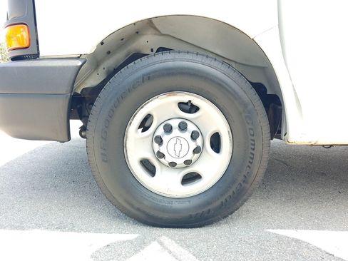Used 2017 Chevrolet Express 2500 RWD image 20