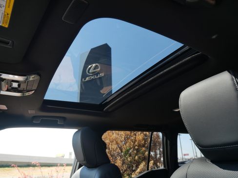 Used 2026 Lexus GX 550 w/ Accessory Package (2T) image 19