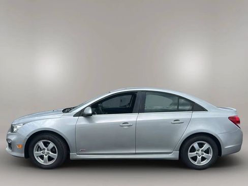 Used 2016 Chevrolet Cruze LT FWD image 4