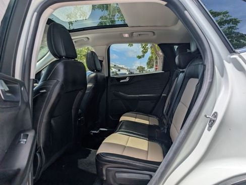 Used 2021 Ford Escape Titanium w/ Titanium Elite Package AWD/4WD image 12