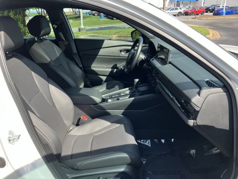 Used 2025 Honda Accord Sport image 35