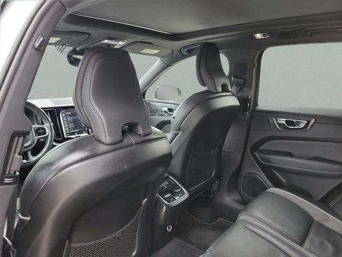 Used 2020 Volvo XC60 T5 R-Design image 8