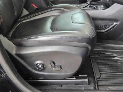 Used 2019 Jeep Cherokee Limited FWD image 27