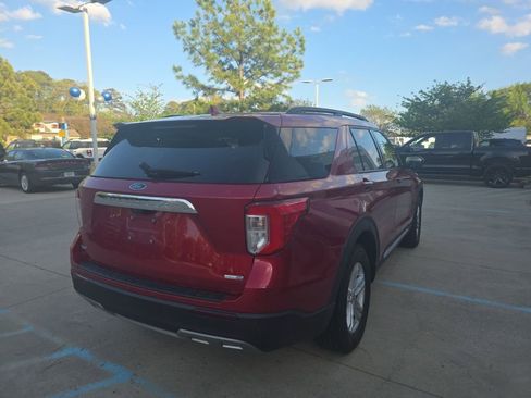 Used 2020 Ford Explorer XLT w/ Equipment Group 202A image 5
