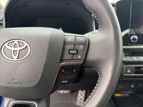 Used 2025 Toyota Camry SE image 18