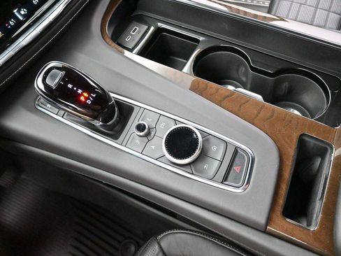 Certified 2024 Cadillac Escalade ESV Premium Luxury Platinum AWD/4WD image 29