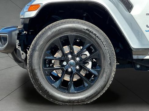 Used 2024 Jeep Wrangler Unlimited Sahara AWD/4WD image 32