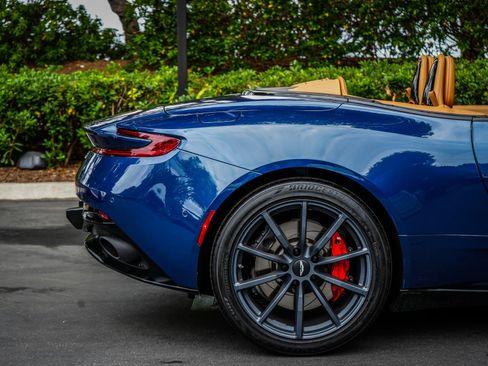 Used 2023 Aston Martin DB11 Volante RWD image 29