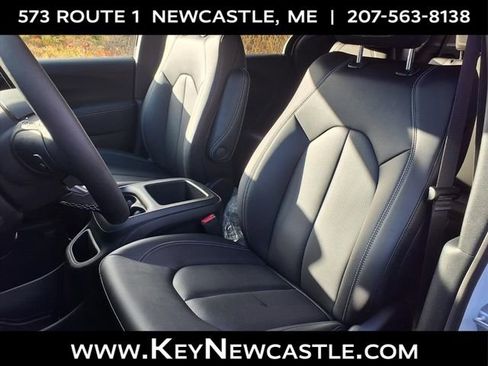 New 2026 Chrysler Pacifica Select image 6