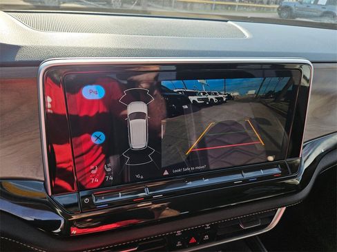 Used 2025 Volkswagen Atlas SE image 22