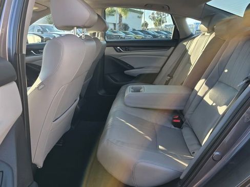 Used 2018 Honda Accord Touring image 16